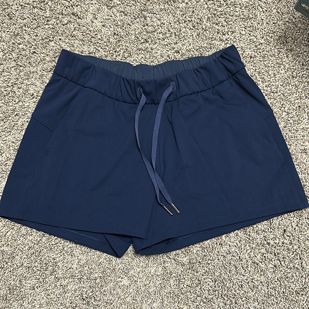 Lululemon On the Fly Mid-rise Short